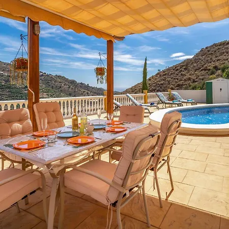 Holiday home Cozy In With Wifi Sayalonga