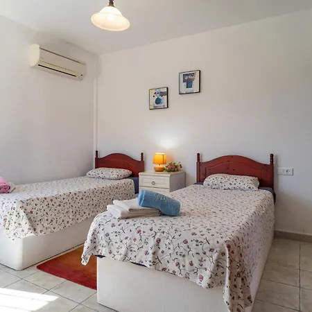Cozy In With Wifi Holiday home Sayalonga