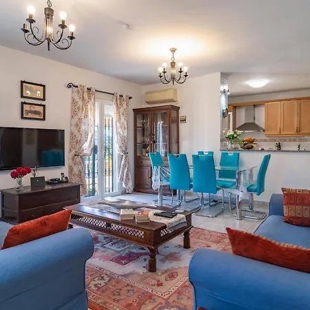 Cozy In With Wifi Holiday home Sayalonga