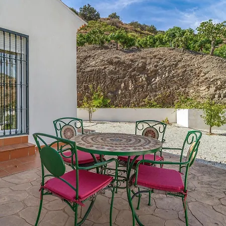 Holiday home Cozy In With Wifi Sayalonga
